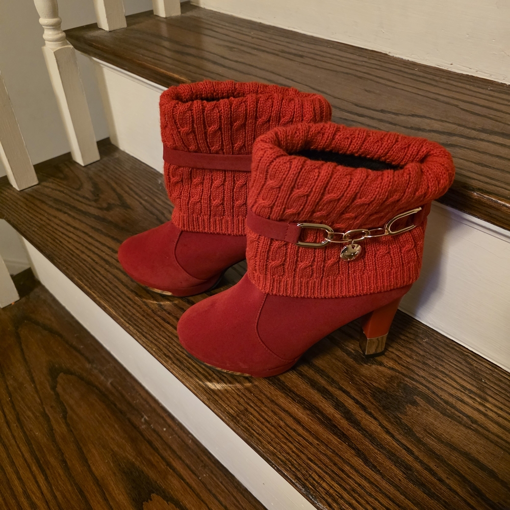 Chic Red Heeled Boots with Knit Cuff